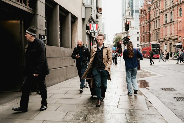 Die perfekte Absatzhöhe für gesundes Stehen und Gehen am Arbeitsplatz: So finden Sie die richtige Einstellung!